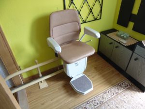 gerader-treppenlift-sitzlift