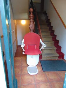 gerader-treppenlift-treppenhaus