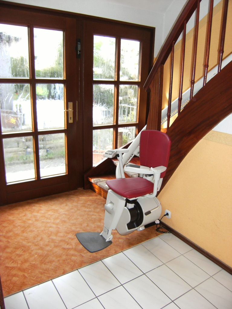 treppenlift-wendeltreppe-beispiel-treppenlift-service-dresden