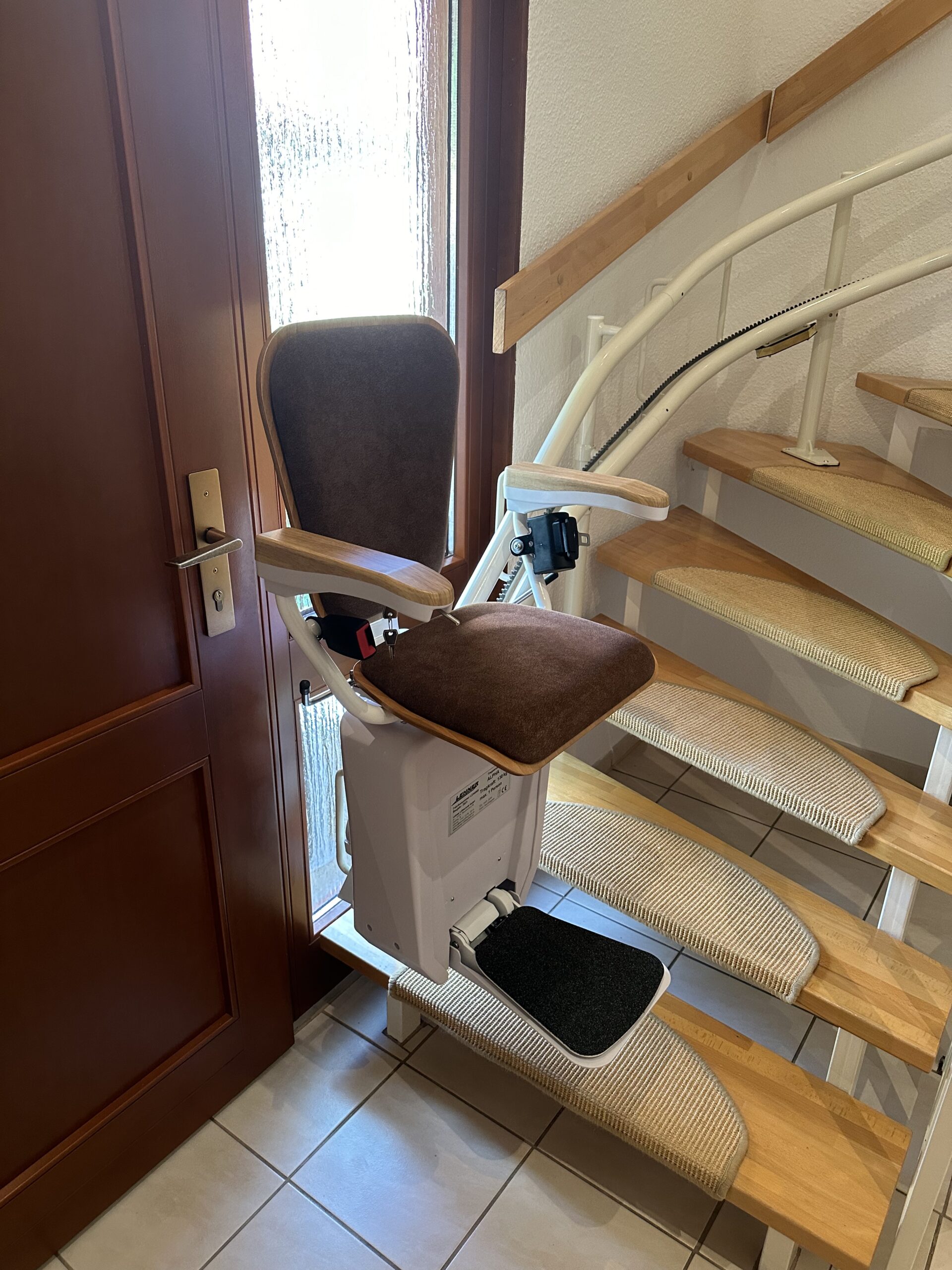 loebau-goerlitz-treppenlift-kaufen-fuer-steile-treppe-einfamilienhaus