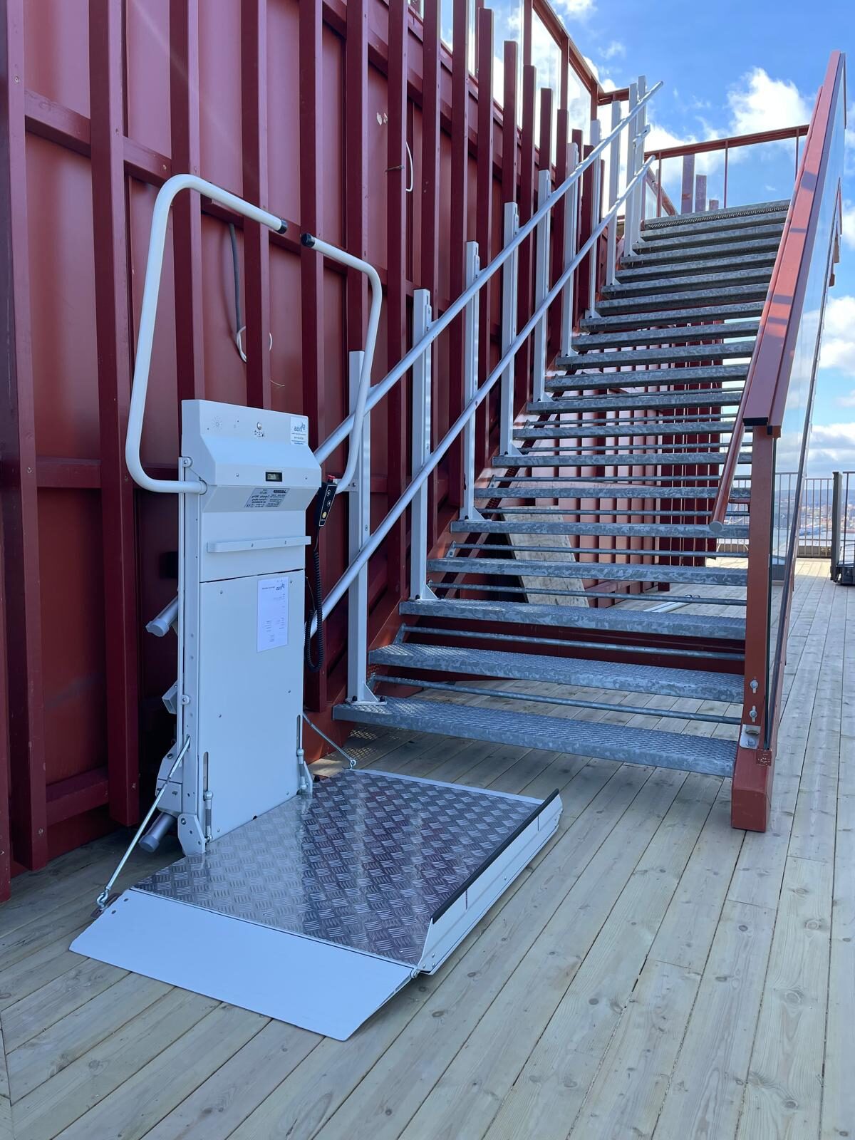 rollstuhllift-aussen-dresden-plattformlift-aussenbereich