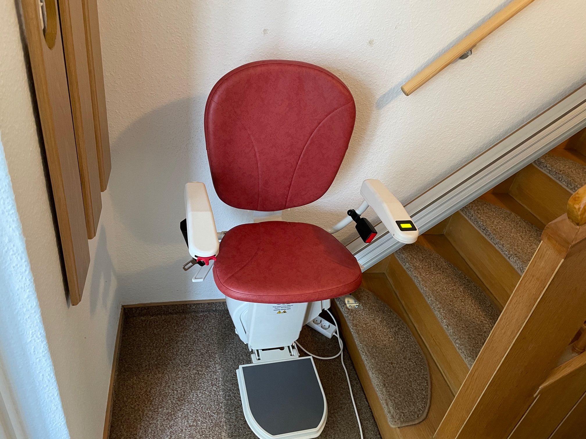 treppenlift-gerade-treppe-sitzlift-klappbar-dresden-bautzen-sachsen